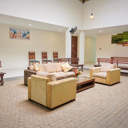 Kethumathee Hotel & Banquet Ratnapura Buitenkant foto