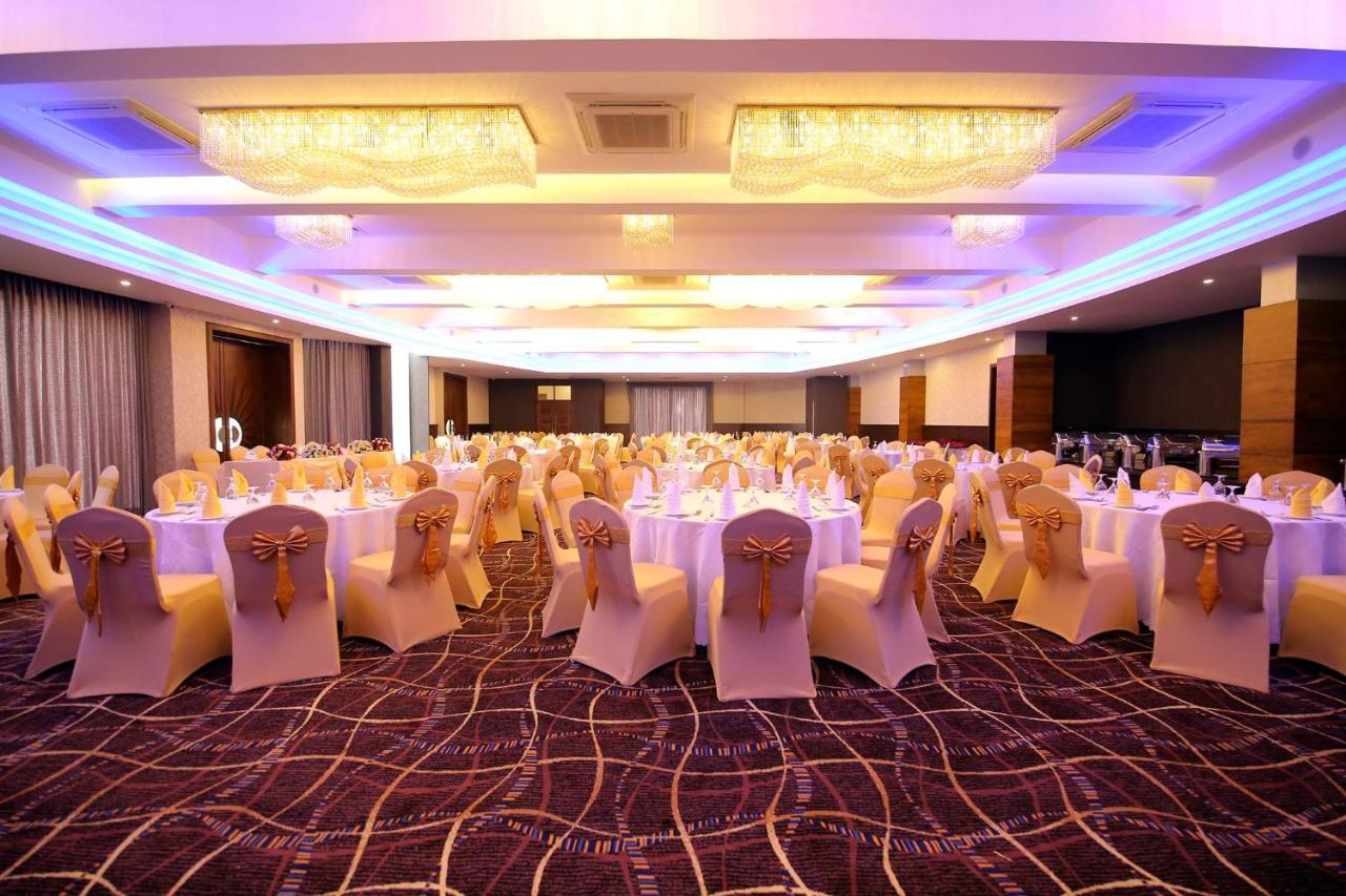 Kethumathee Hotel & Banquet Ratnapura Buitenkant foto