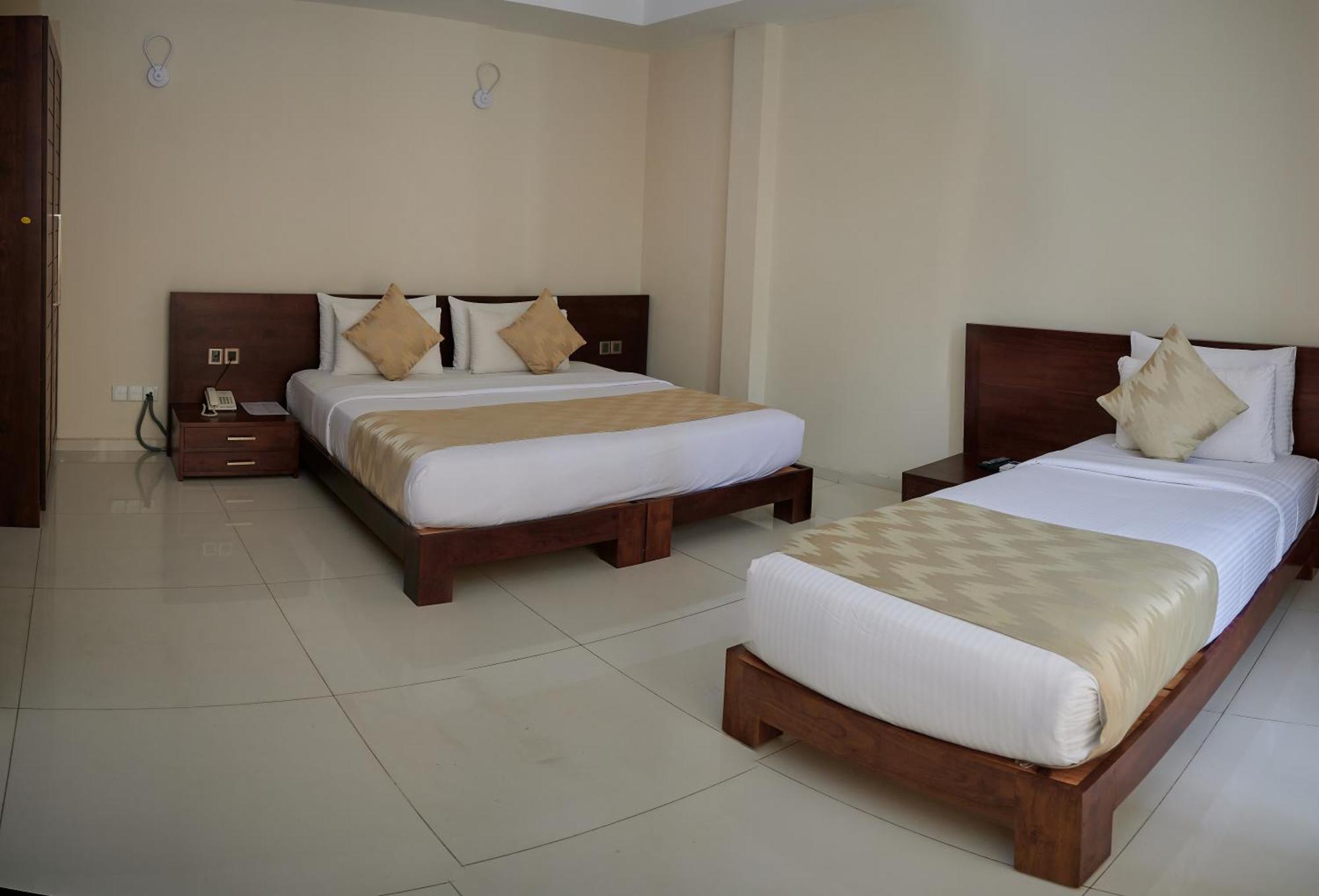 Kethumathee Hotel & Banquet Ratnapura Buitenkant foto