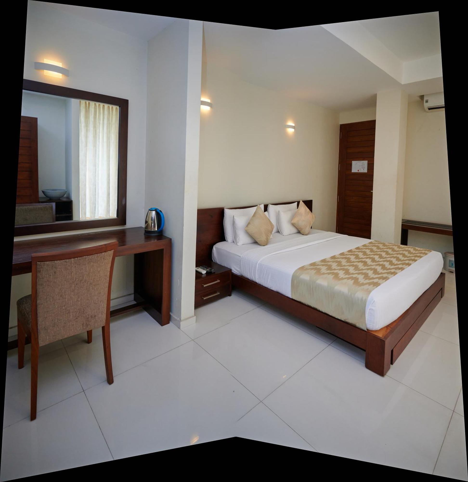 Kethumathee Hotel & Banquet Ratnapura Buitenkant foto