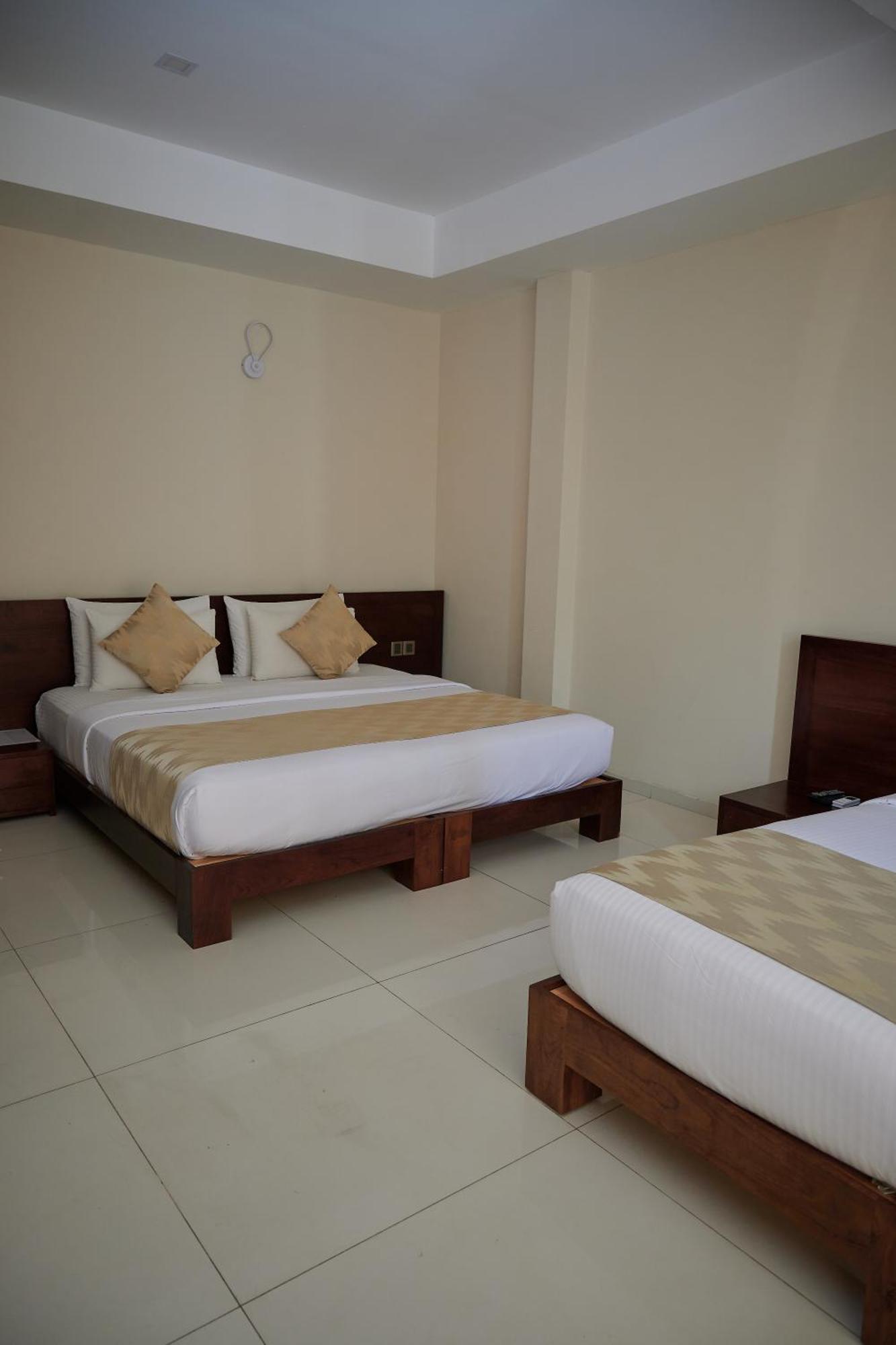 Kethumathee Hotel & Banquet Ratnapura Buitenkant foto
