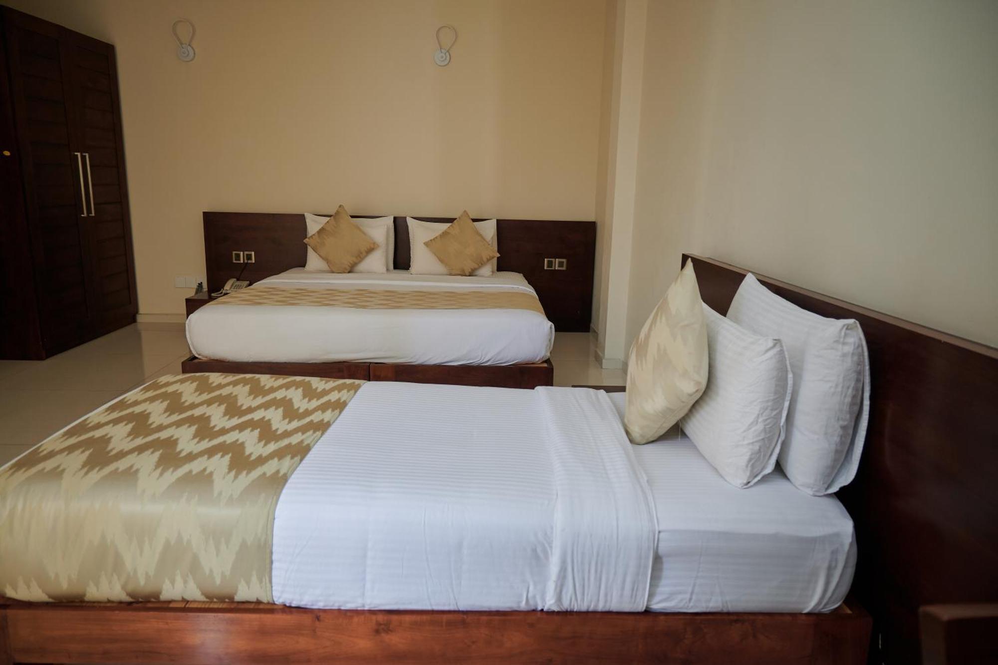 Kethumathee Hotel & Banquet Ratnapura Buitenkant foto