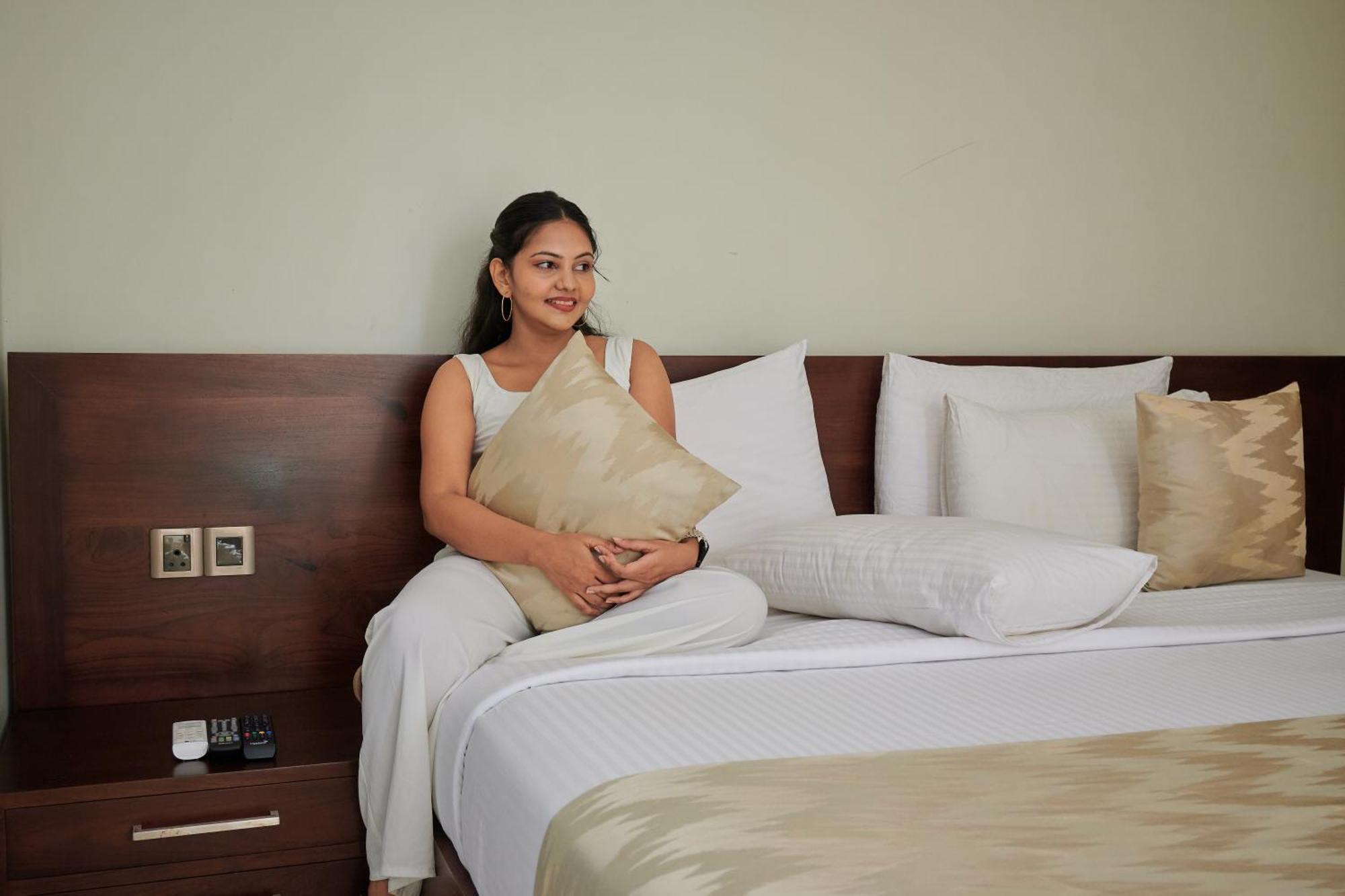 Kethumathee Hotel & Banquet Ratnapura Buitenkant foto