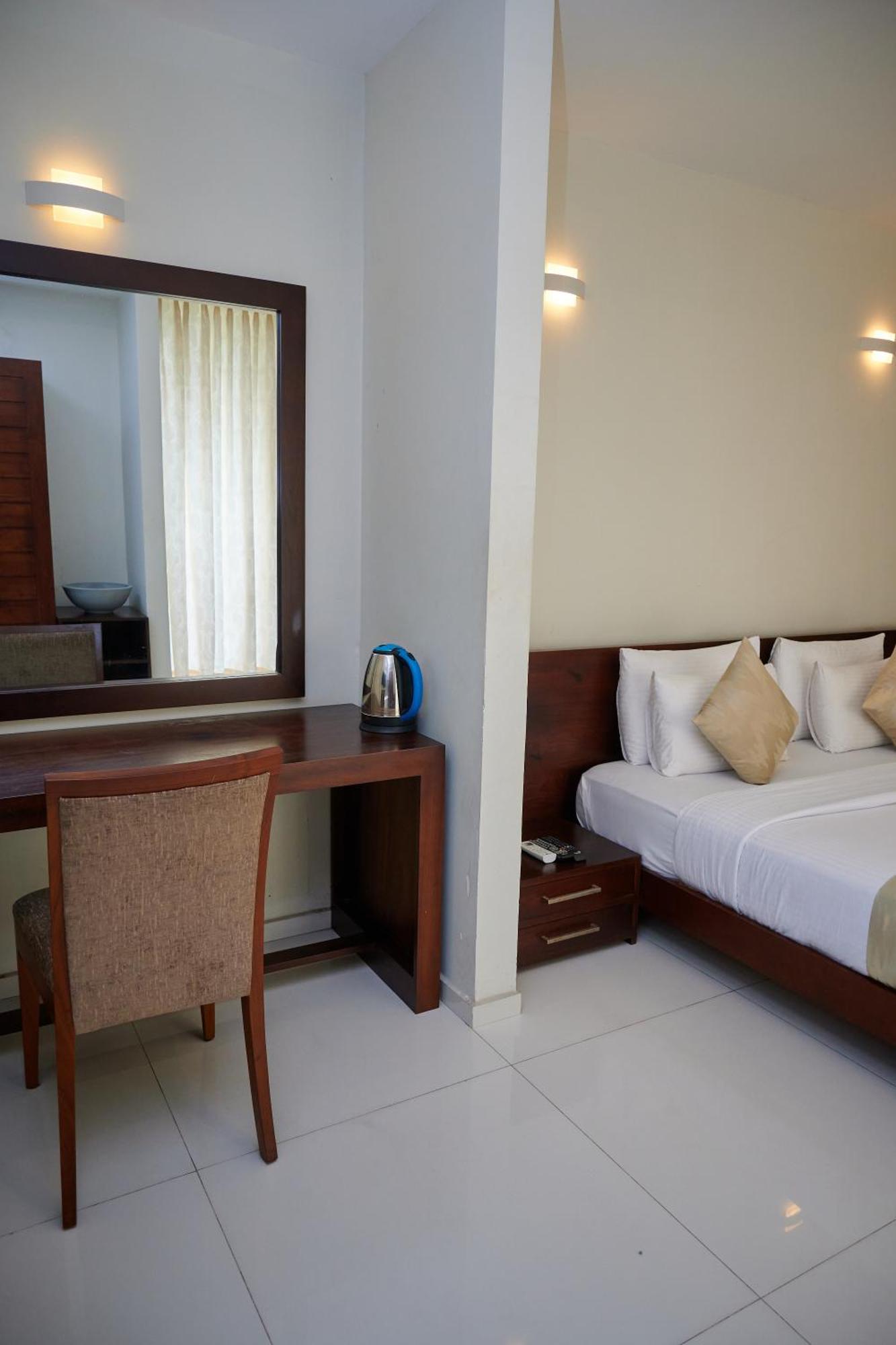 Kethumathee Hotel & Banquet Ratnapura Buitenkant foto