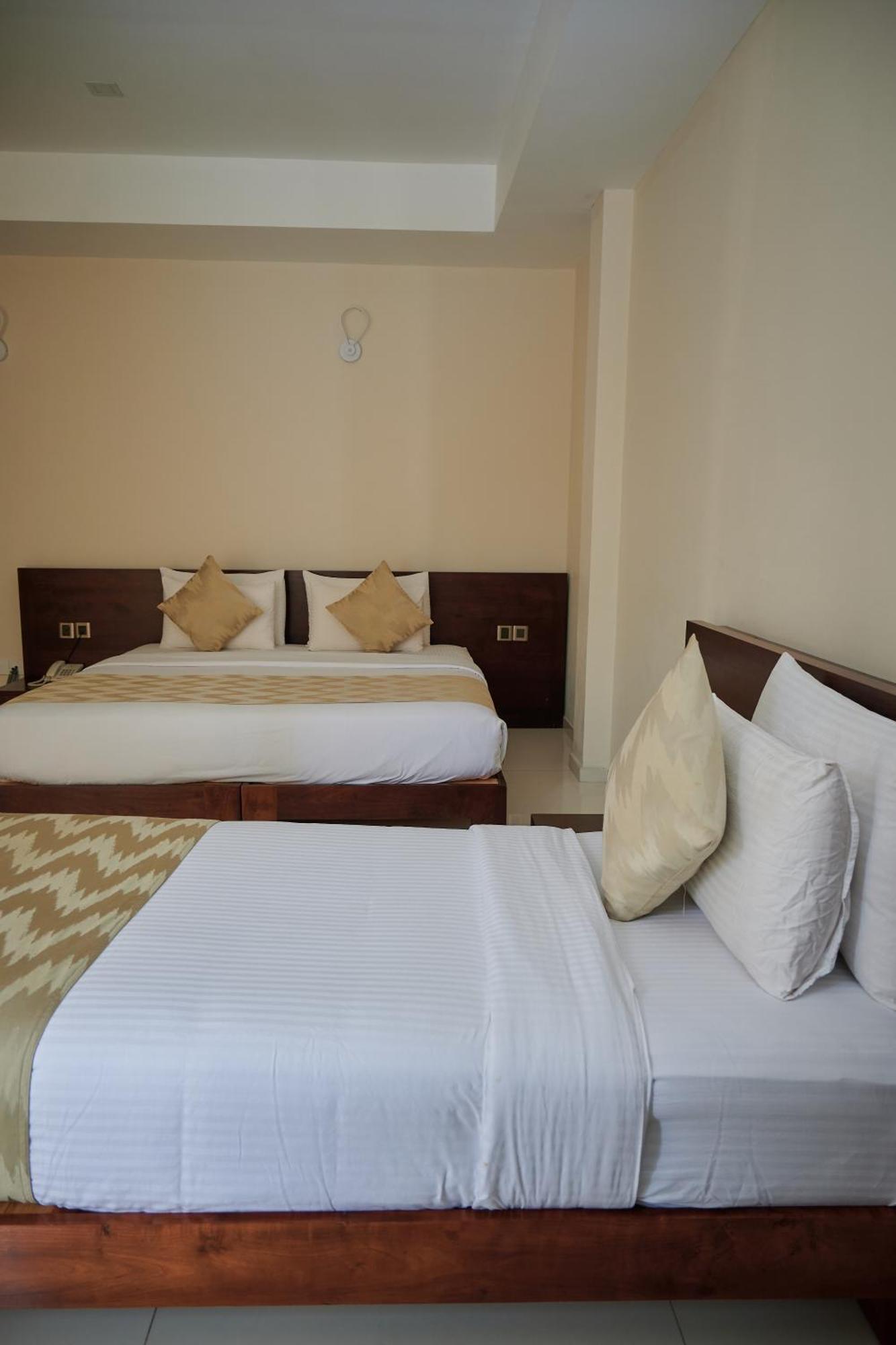 Kethumathee Hotel & Banquet Ratnapura Buitenkant foto