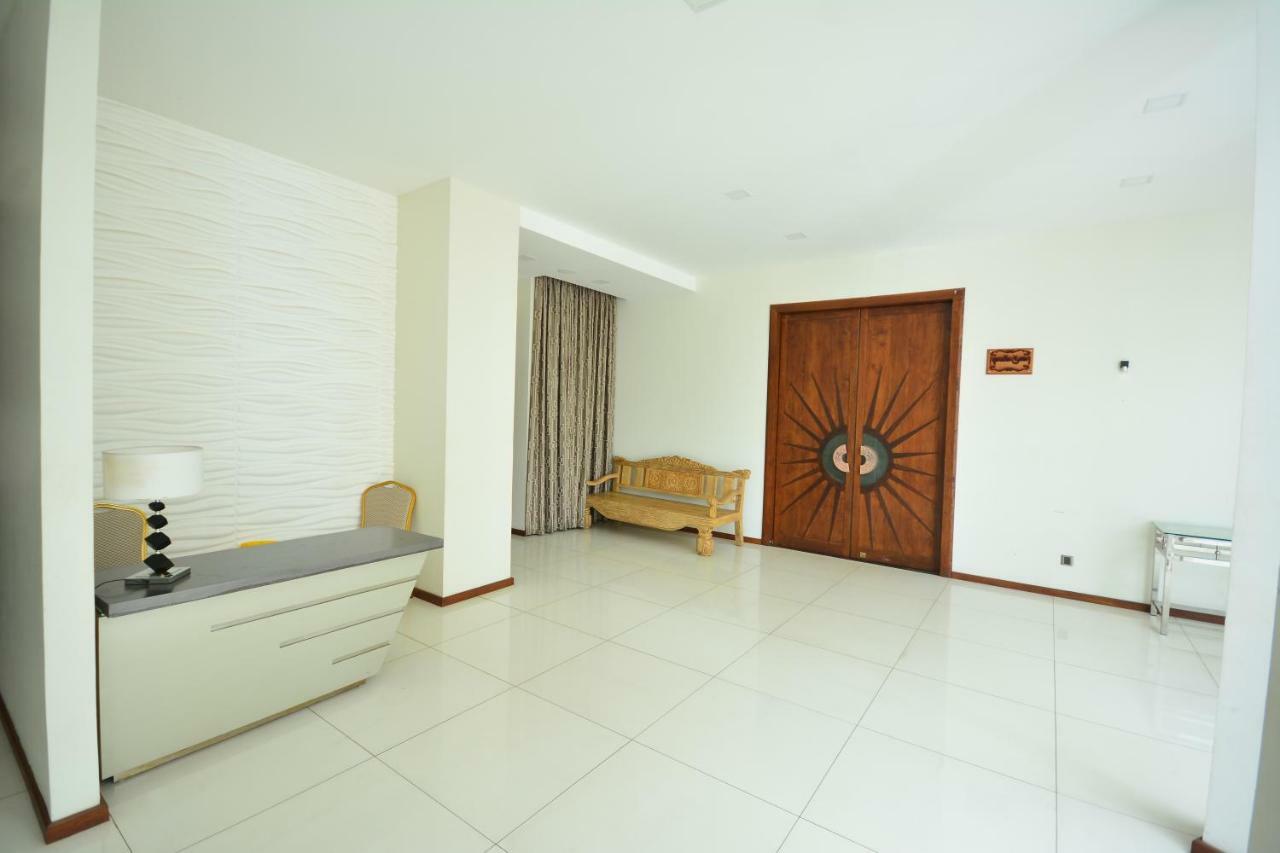 Kethumathee Hotel & Banquet Ratnapura Buitenkant foto